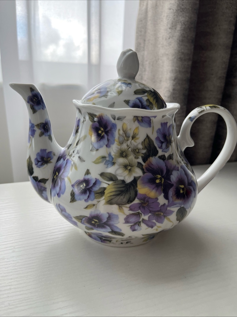 Kent Pottery Purple Pansy Porcelain Teapot With Lid, Chintz Floral Pattern EUC